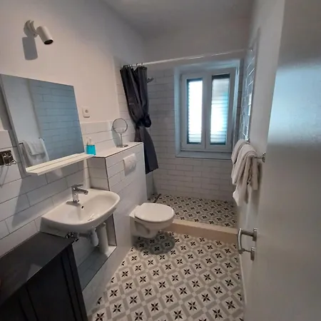 Lilly With Amazing View 흐바르