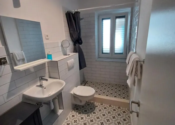 Lilly With Amazing View Χβαρ