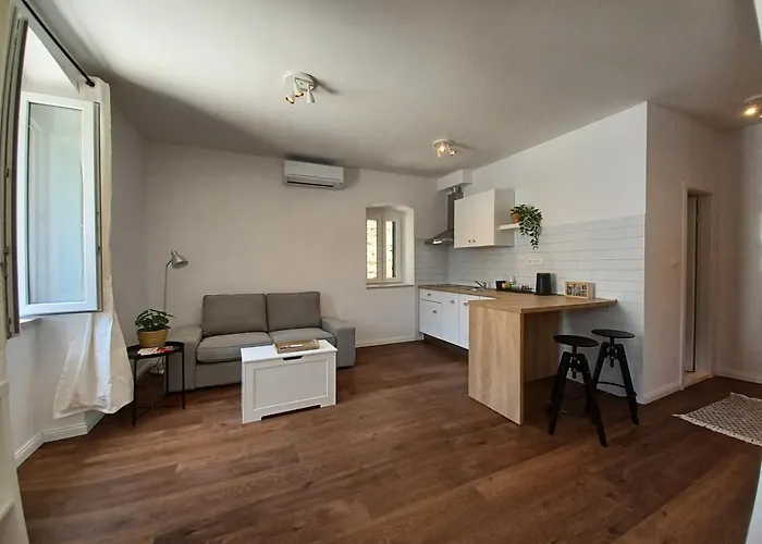 Lilly With Amazing View * Χβαρ